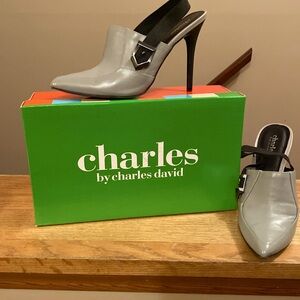 Gray 4.5” heel with black elastic backstrap